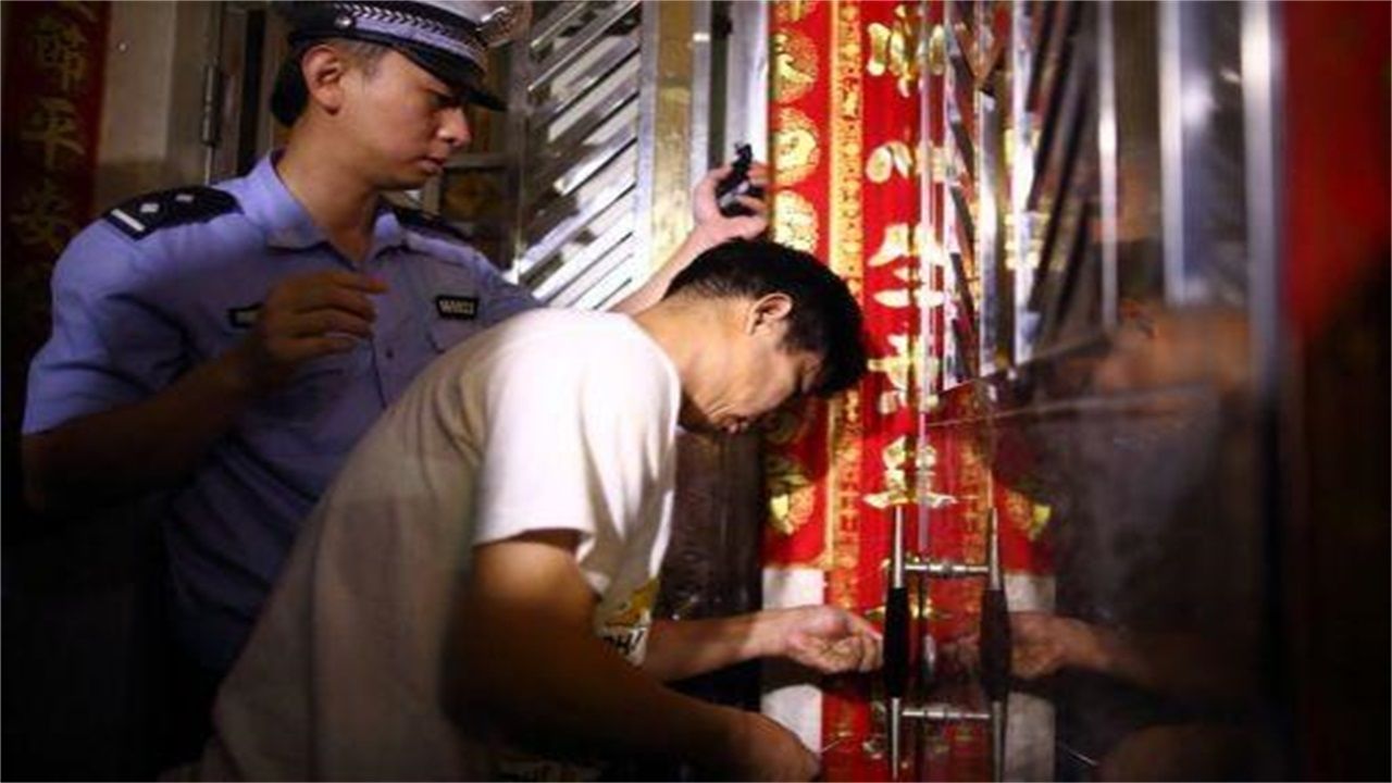 红河请开锁师傅开了锁后，师傅